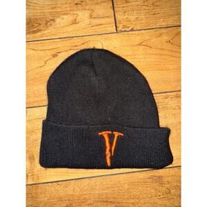 V Lone Beanie Black
